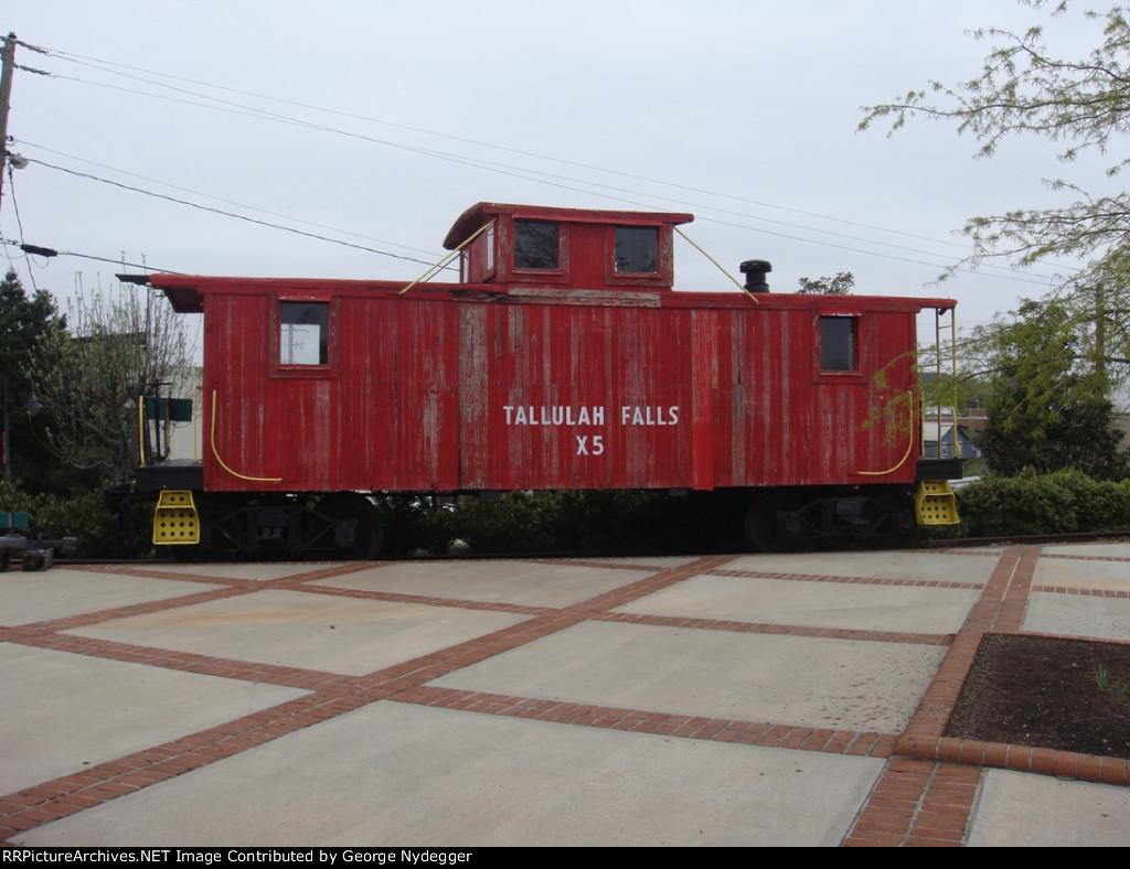 Caboose TF X5 on display, located at the Station